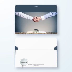 封筒デザイン【洋長3封筒】握手をしているビジネスシーンの封筒デザイン